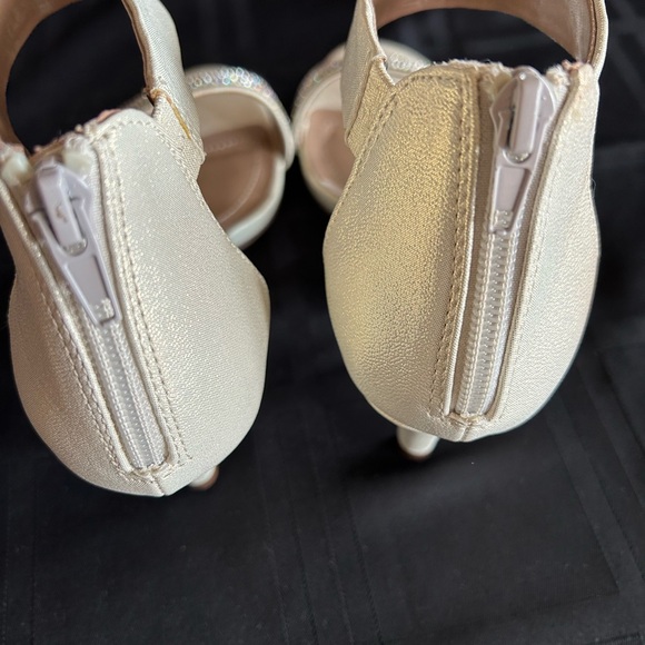 Style & Co. pearl ivory, silver rhinestone, worn once, size 8.5 - Picture 2 of 2